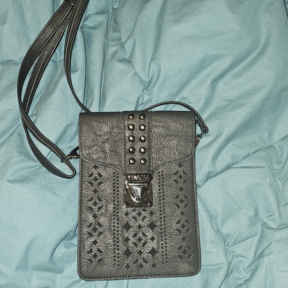 Handbags - NWOT Black crossbody phone purse